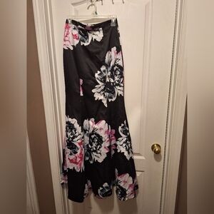 Blondie Nites Floral A-Line Skirt in Black and Pink / Size 3
